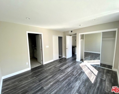 1529 S Bundy Drive - Photo Thumbnail 7