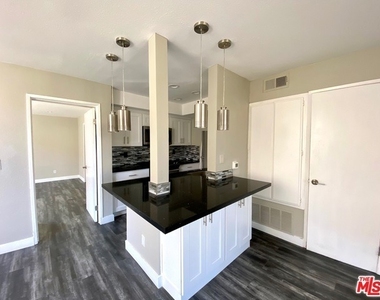 1529 S Bundy Drive - Photo Thumbnail 5