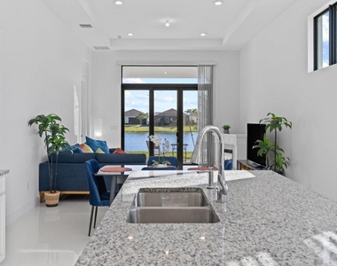 4823 Saint Armands Way - Photo Thumbnail 11