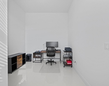 4823 Saint Armands Way - Photo Thumbnail 19