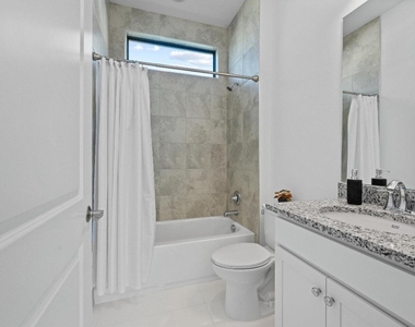4823 Saint Armands Way - Photo Thumbnail 18