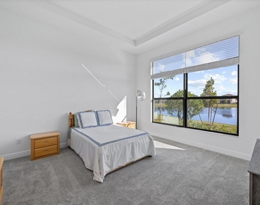 4823 Saint Armands Way - Photo Thumbnail 13