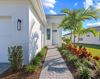 4823 Saint Armands Way - Photo Thumbnail 2
