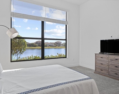 4823 Saint Armands Way - Photo Thumbnail 12