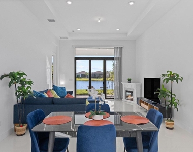 4823 Saint Armands Way - Photo Thumbnail 6