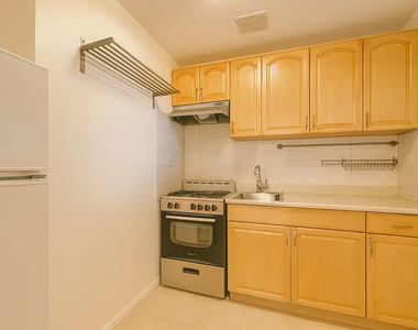 668 4th Avenue - Photo Thumbnail 2