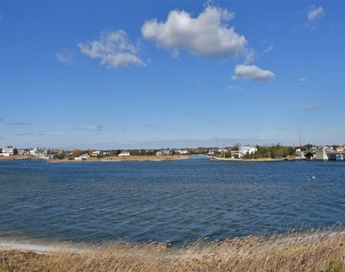 250 Dune Road - Photo Thumbnail 17