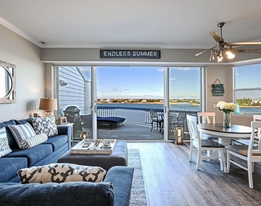 250 Dune Road - Photo Thumbnail 2
