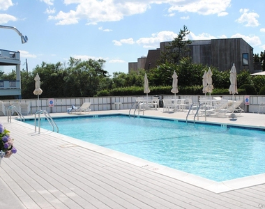 250 Dune Road - Photo Thumbnail 12