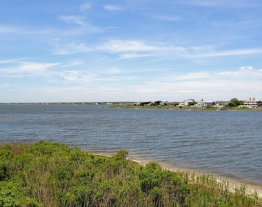 250 Dune Road - Photo Thumbnail 1