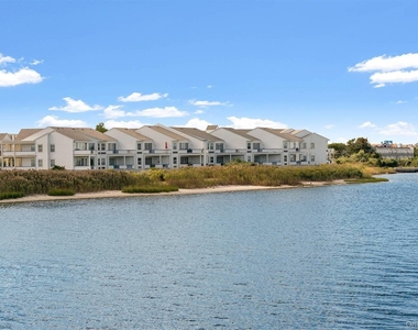 250 Dune Road - Photo Thumbnail 15
