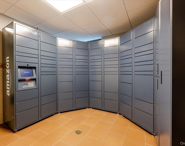 100 W Broadway - Photo Thumbnail 6