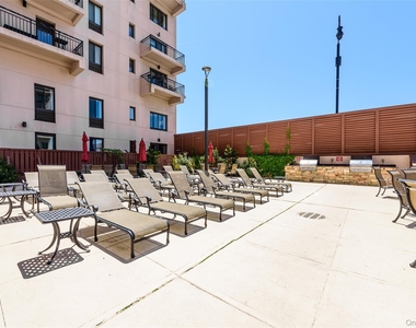 100 W Broadway - Photo Thumbnail 2