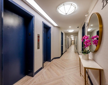 100 W Broadway - Photo Thumbnail 3