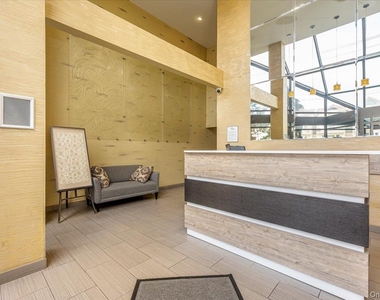 100 W Broadway - Photo Thumbnail 4