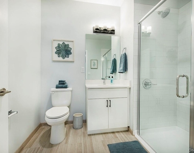 300 Carleton Avenue - Photo Thumbnail 3
