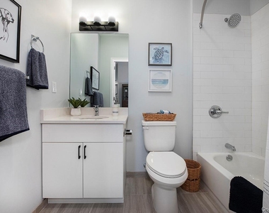 300 Carleton Avenue - Photo Thumbnail 4