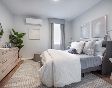 300 Carleton Avenue - Photo Thumbnail 5