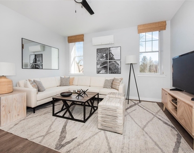 300 Carleton Avenue - Photo Thumbnail 7