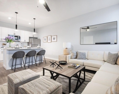 300 Carleton Avenue - Photo Thumbnail 4