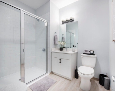 300 Carleton Avenue - Photo Thumbnail 9