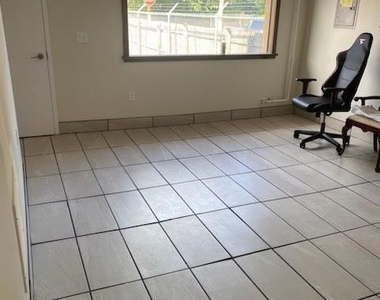 239 Bernard Street - Photo Thumbnail 9