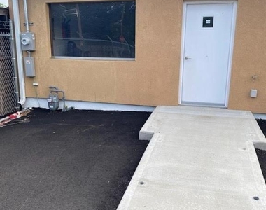 239 Bernard Street - Photo Thumbnail 1