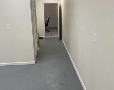 239 Bernard Street - Photo Thumbnail 8