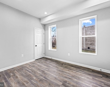 1918 E Lafayette Avenue - Photo Thumbnail 6