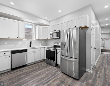 1918 E Lafayette Avenue - Photo Thumbnail 8
