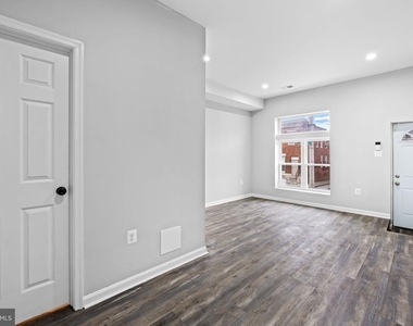 1918 E Lafayette Avenue - Photo Thumbnail 2