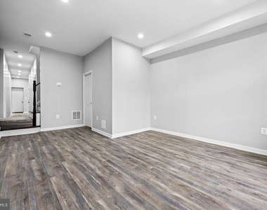 1918 E Lafayette Avenue - Photo Thumbnail 3