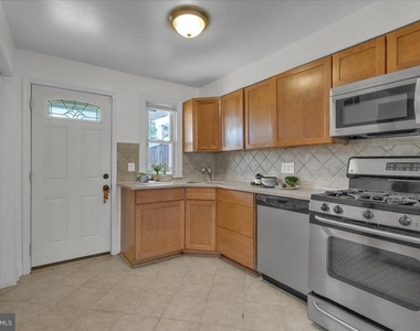 1193 46th Place Se - Photo Thumbnail 1