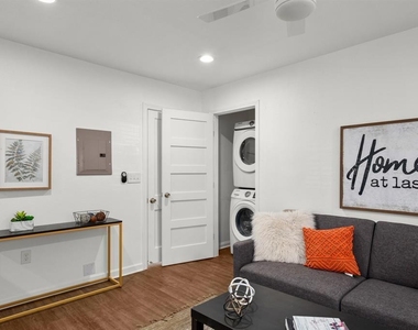 301 E 33rd St - Photo Thumbnail 3