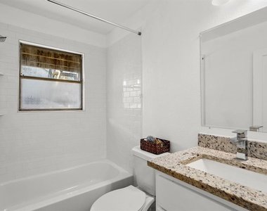301 E 33rd St - Photo Thumbnail 7