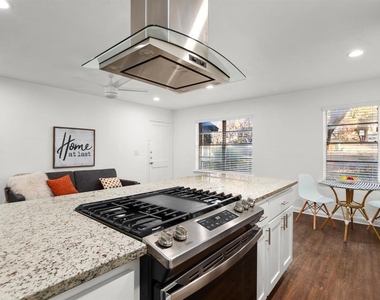 301 E 33rd St - Photo Thumbnail 2