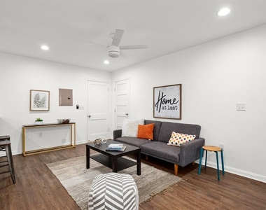 301 E 33rd St - Photo Thumbnail 4