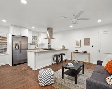 301 E 33rd St - Photo Thumbnail 1