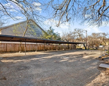 301 E 33rd St - Photo Thumbnail 9