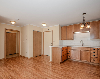 801 N Mclean Boulevard - Photo Thumbnail 6