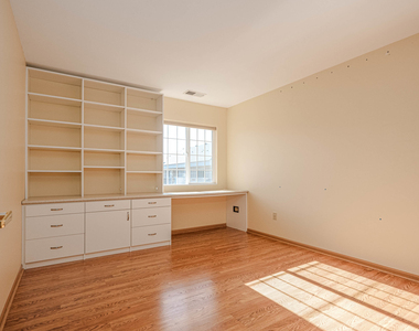 801 N Mclean Boulevard - Photo Thumbnail 12