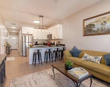 3049 N Avers Avenue - Photo Thumbnail 15