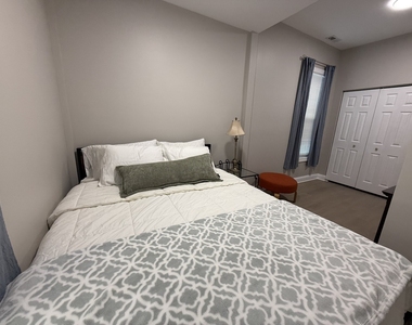 3049 N Avers Avenue - Photo Thumbnail 10