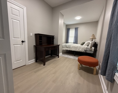 3049 N Avers Avenue - Photo Thumbnail 9