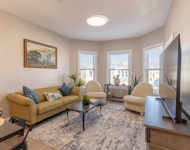 3049 N Avers Avenue - Photo Thumbnail 17
