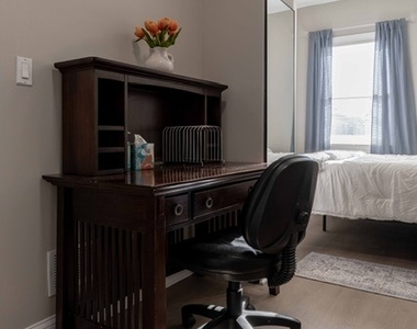 3049 N Avers Avenue - Photo Thumbnail 11