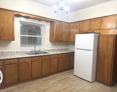 2158 N Hamlin Avenue - Photo Thumbnail 7