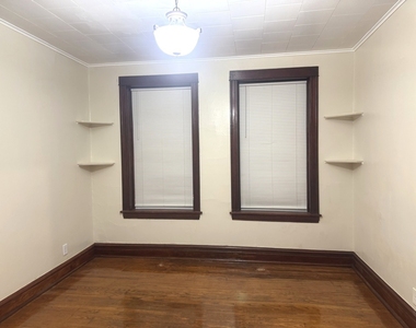 2158 N Hamlin Avenue - Photo Thumbnail 2