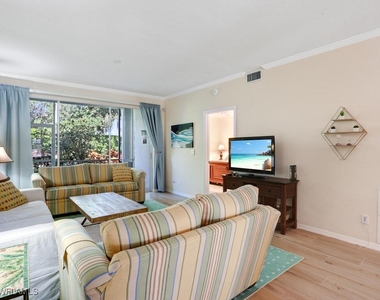 7095 Barrington Circle - Photo Thumbnail 14