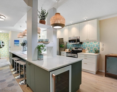 7095 Barrington Circle - Photo Thumbnail 8